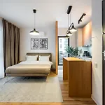 Apartman Plaza 294 *